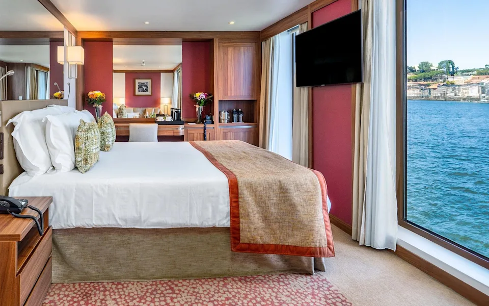 AmaDouro cabin ; AmaWaterways guide