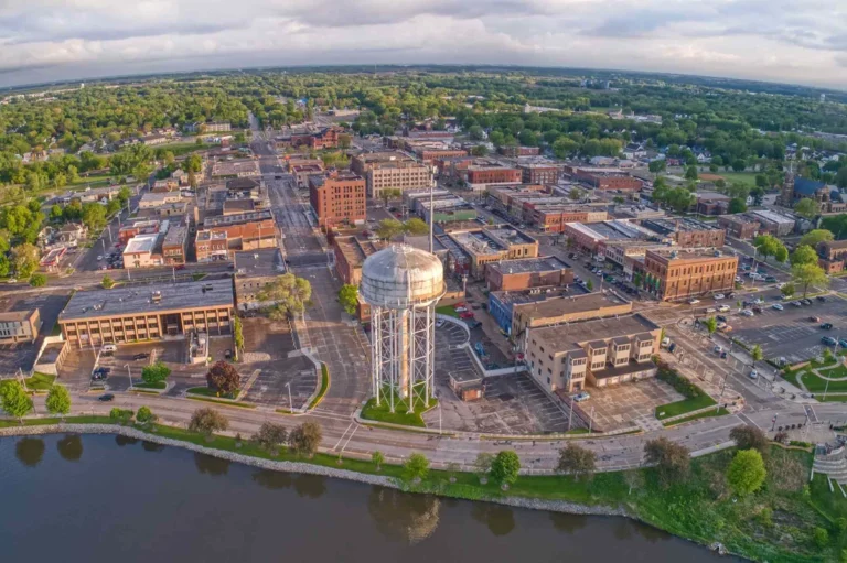 This Lakeside Town Was Just Ranked the Best Place to Retire for the Middle Class—and No, It’s Not in Florida