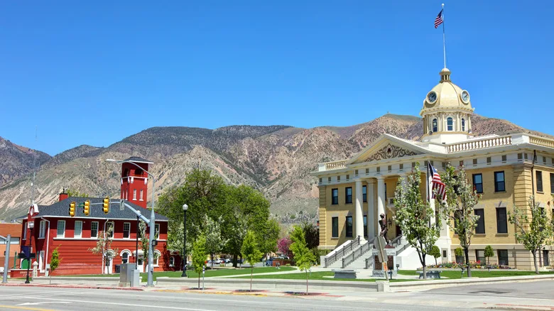 Brigham City, Utah buildings and mountains