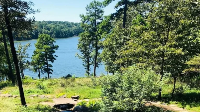 Arkansas’ Wildly Underrated Getaway Is A Charming Community Surrounded By Hot Springs And Parks