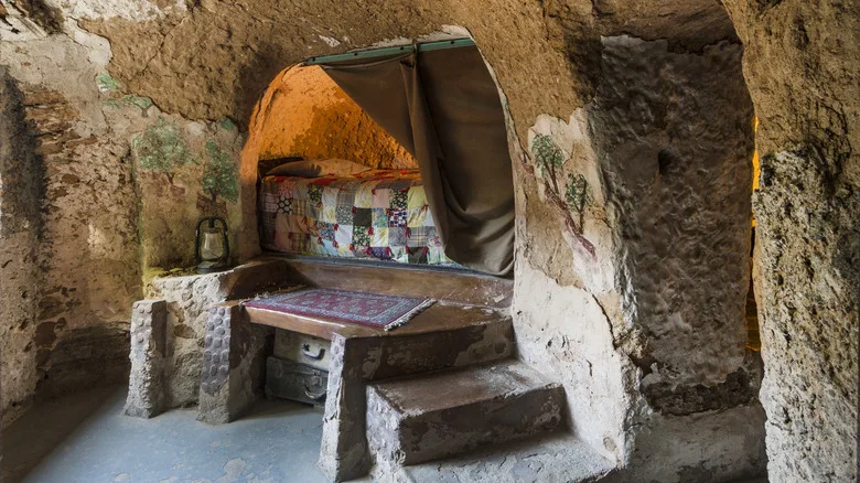 bedroom Forestiere Underground Gardens