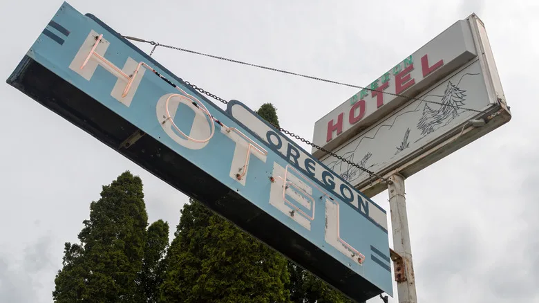 Sign for the Oregon Hotel in Mitchell