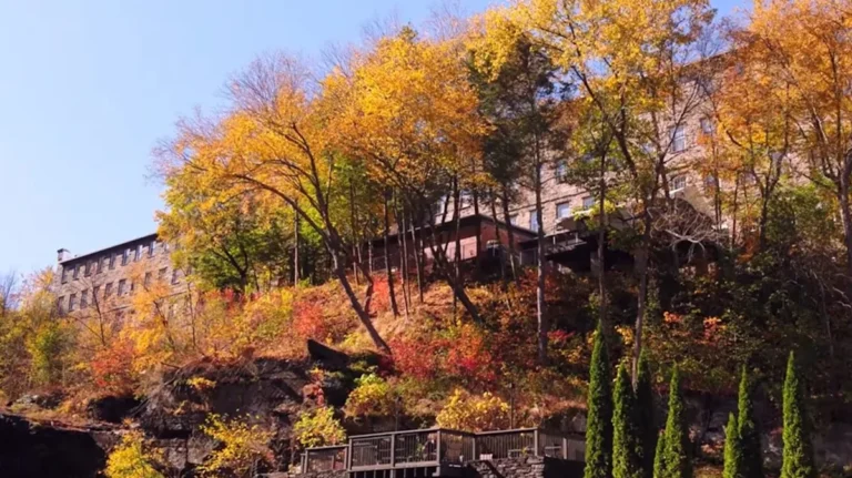 This Historic Hotel In The Poconos Overlooks Stunning Natural Scenery And Waterfalls