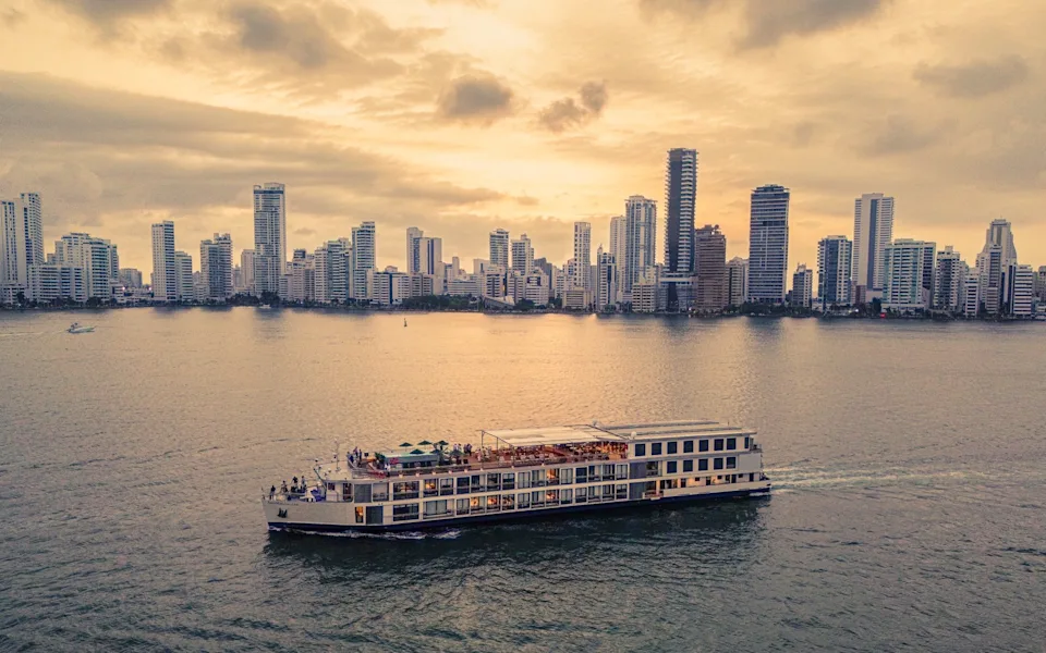 AmaMagdalena in Colombia ; AmaWaterways guide