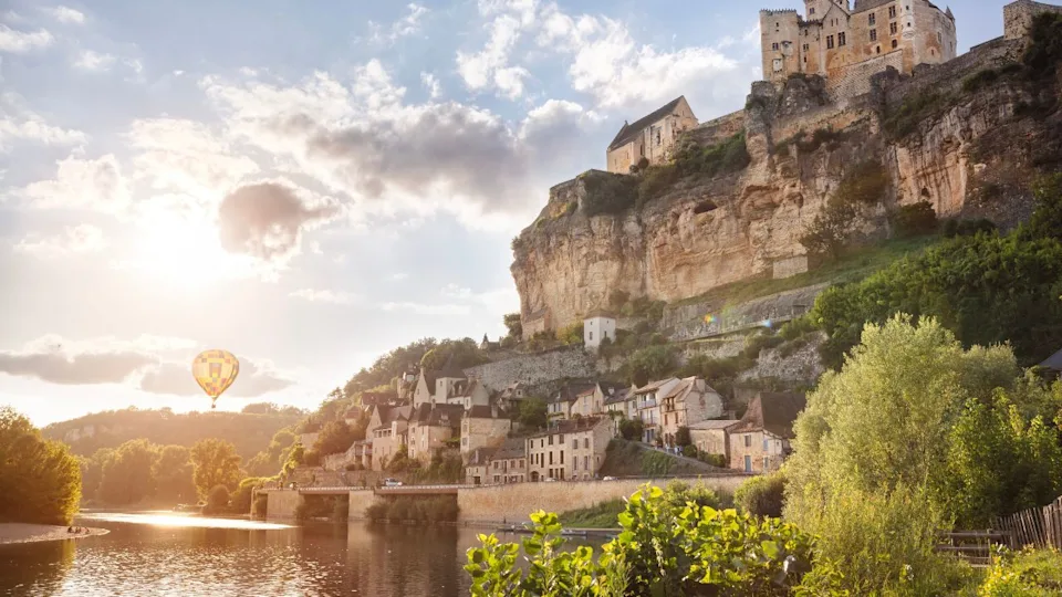 Beynac-et-Cazenac village and medieval Chateau Beynac at sunset, Périgord, Dordogne, France