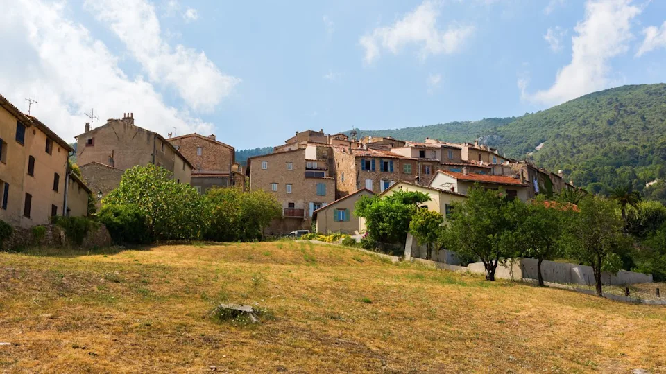 picture of the mountain village Seillans in the Provence, France