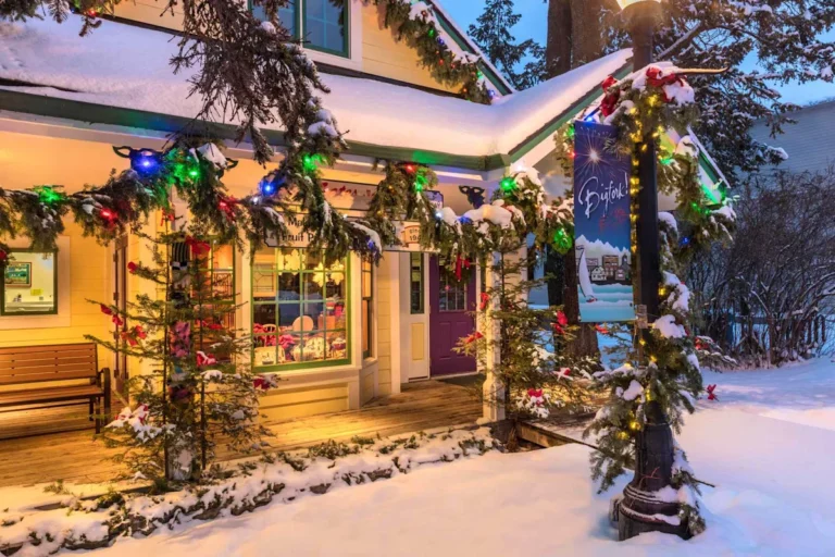 This Montana Town Looks Like a Christmas Card—And ‘Elves’ Decorate It Each Year With 10,000 Feet of Garland and Lights