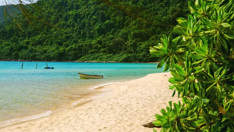 Snow-white beach and turquoise sea on the island Koh Rong Samloem. Cambodia.