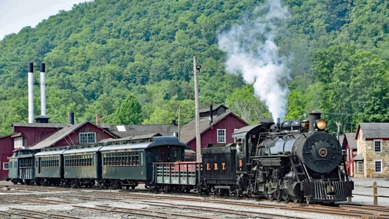 Pennsylvania’s Round-Trip Train Ride In Rockhill Is A Serene Getaway Through Scenic Rolling Hills