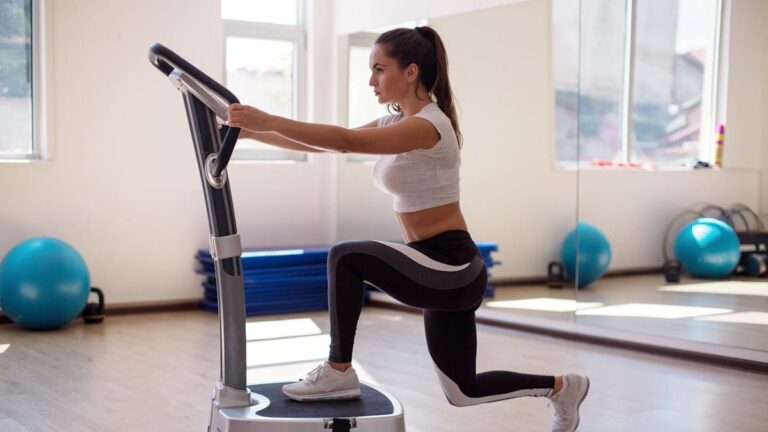 Vibration Plates Are Trending—But Do They Actually Have Any Impact On Fat Loss, Recovery, and Bone Density?