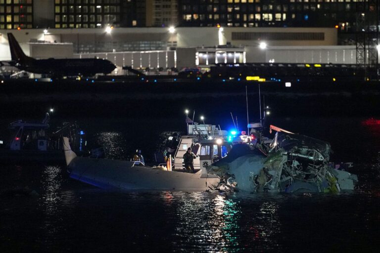 Chain of errors led to deadly midair collision near Washington, DC, investigators conclude