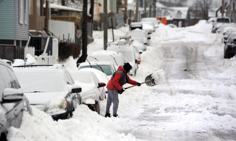 National Weather Service Issues 5 Safety Tips for Shoveling Heavy Snow